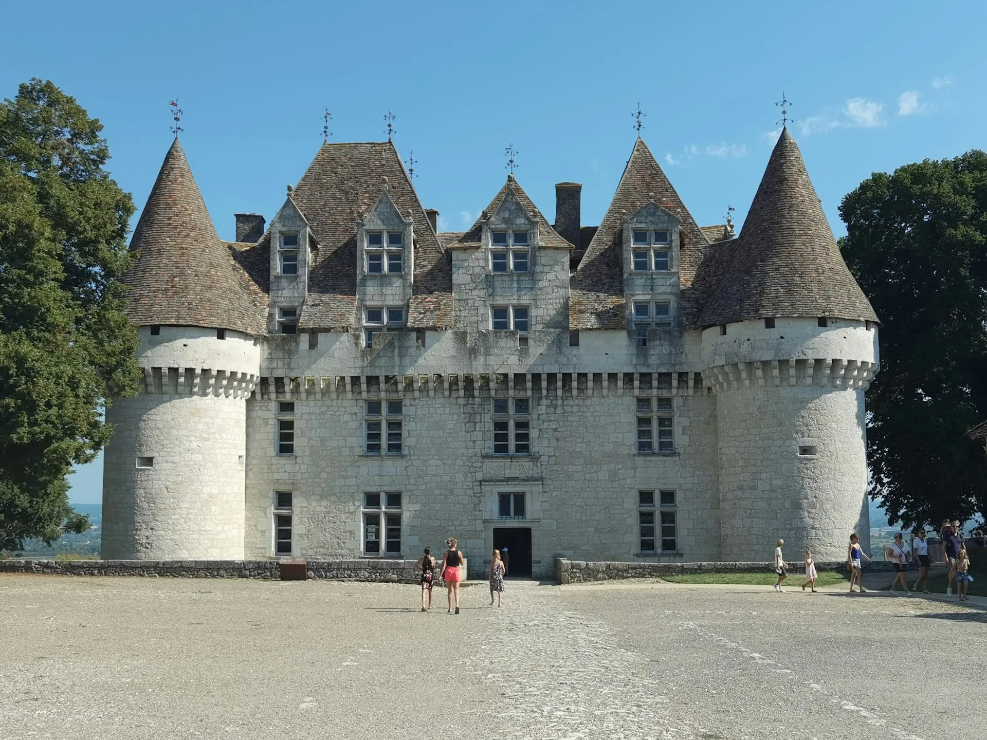 Et fransk château med runde tårne